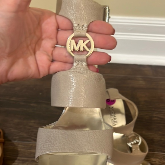 MK Taupe Silver and Black Wedges Size 8.5 - Picture 3 of 13